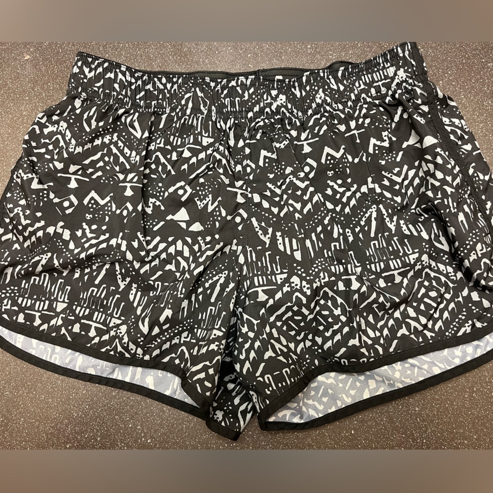 Victoria Sport Running Shorts
The Player by Victoria’s Secret Running Shorts - Picture 2 of 5